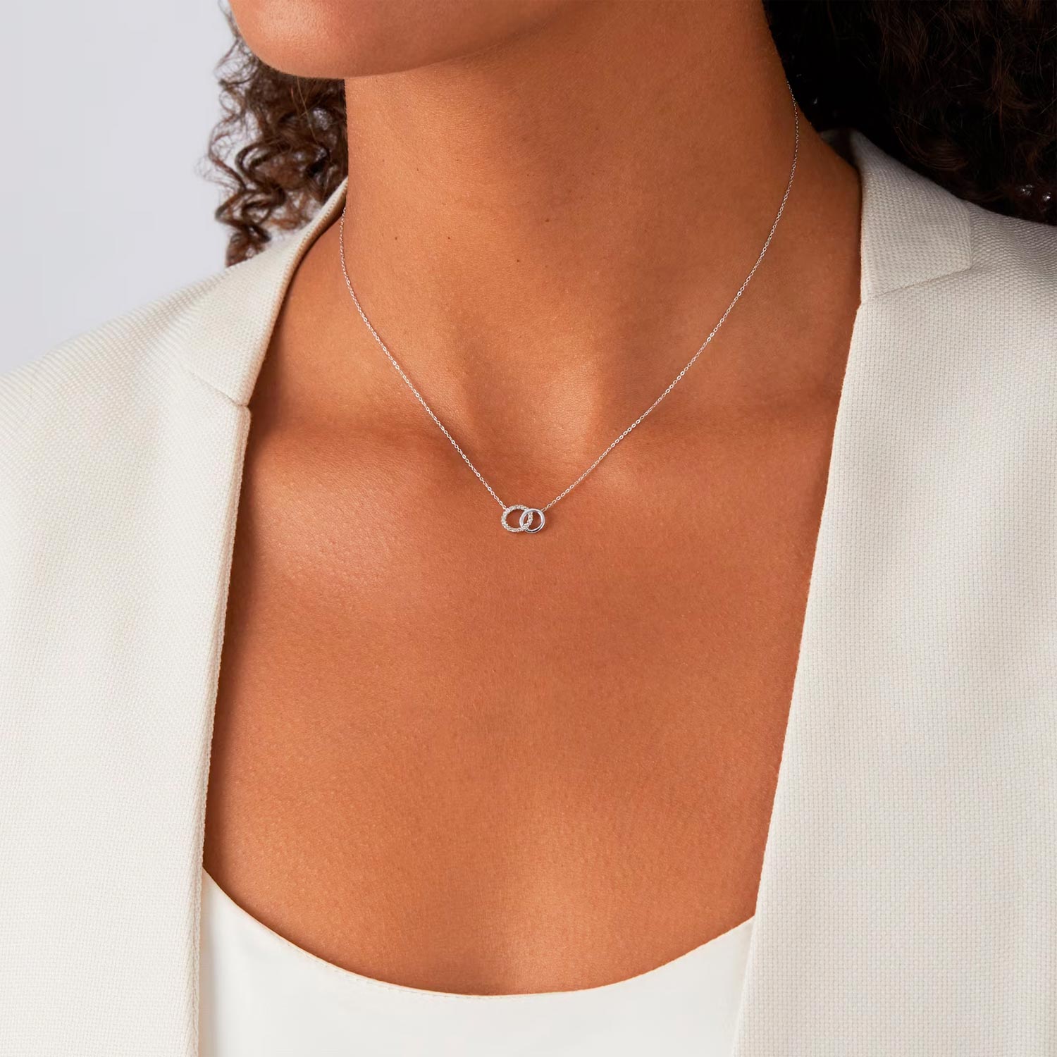 9ct White Gold 0.05cttw Diamond Circle Necklace - Image 2